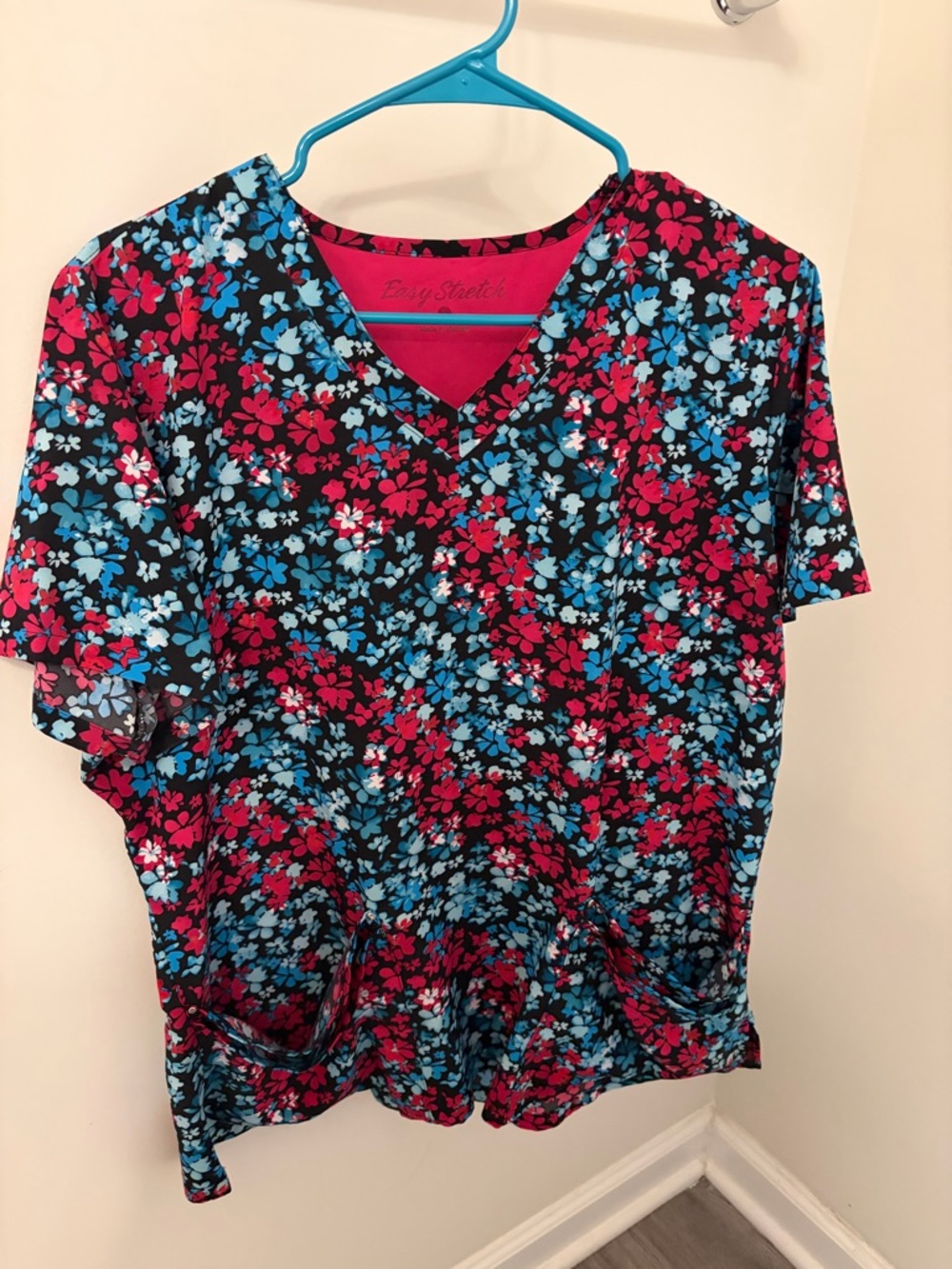 Easy Street Women'sFloral V‑Neck Top in Black with Pink & Blue Flowers Scrub Top